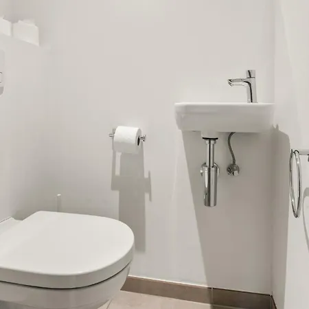 Modern 4-guest In *